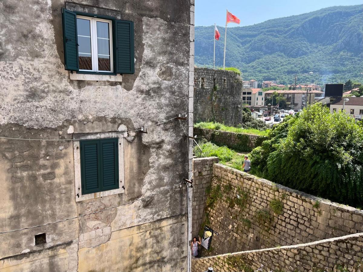 South Gate Apartments 262 Kotor Eksteriør bilde